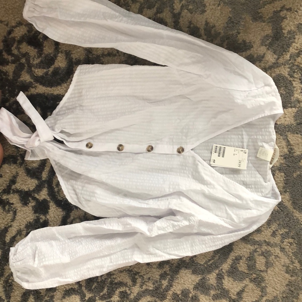 White front tie button up